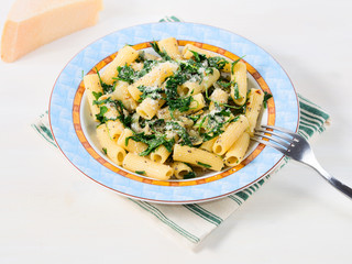 Rigatoni with arugula and chia