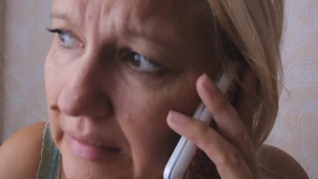 The woman speaks on the phone