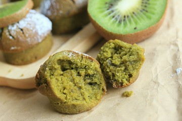 muffins cakes with kiwifruit