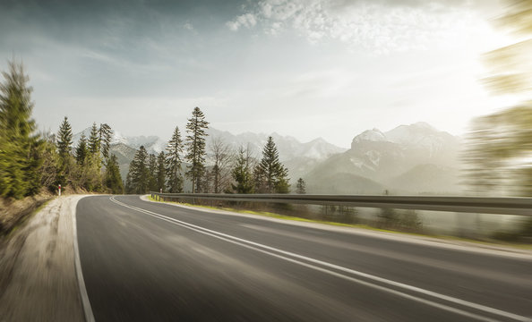 The road to Palenica Bialczanska and further to Morskie Oko