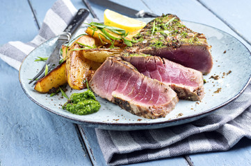Thunfisch Steak mit Bratkartoffel