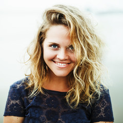 Fototapeta premium beautiful girl smiling on a sunny day