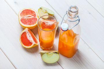 Juice of apples and red grapefruit.