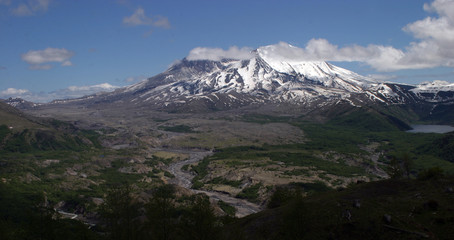 Fototapeta premium Mount St. Helens, the famous cascade volcano in Washington state