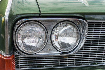 Obraz na płótnie Canvas 古い車のヘッドライト　Head lamp of the nostalgic car