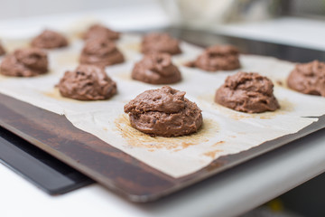 Raw chocolate cookies