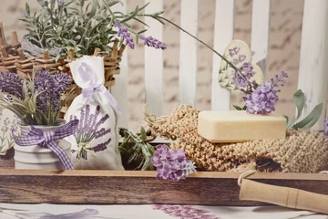 Photo sur Plexiglas Lavande pains de savon et décoration lavande