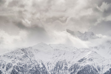 Obraz premium Misty mountains
