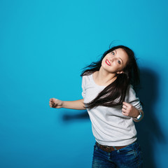 Fototapeta premium Vogue sportive attractive brunette rnb girl in the studio portrait