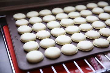 Process of making macaron/macaroon, french dessert