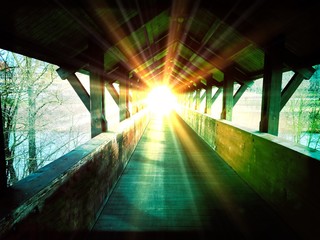 Brücke ins Licht