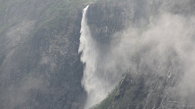 Cascata nei Fiordi Norvegesi