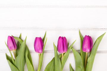 tulip bouquet on white wooden background