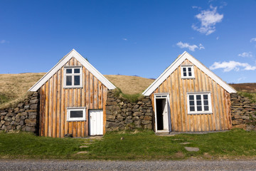 Fototapeta na wymiar traditional icelandic houses buried in the ground