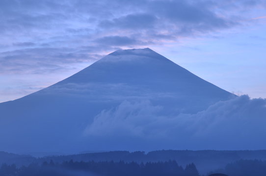 富士山　夜明け　空　雲