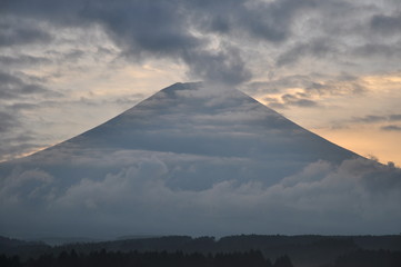 富士山　夜明け　空　雲