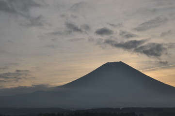 Fototapeta na wymiar 富士山　夜明け　空 