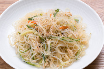 鶏肉と春雨のサラダ
