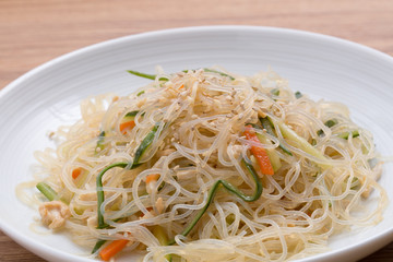 鶏肉と春雨のサラダ
