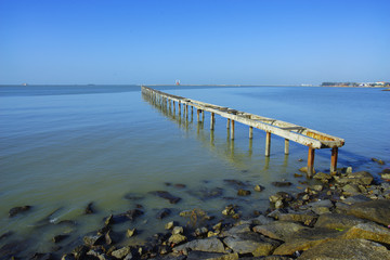Fototapeta na wymiar wooden pier in caribbean sea with beautiful blue sky and copy sp