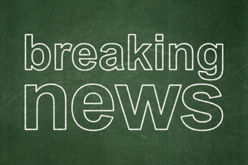 Obraz premium News concept: Breaking News on chalkboard background