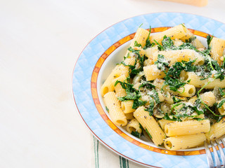 Rigatoni with arugula and chia