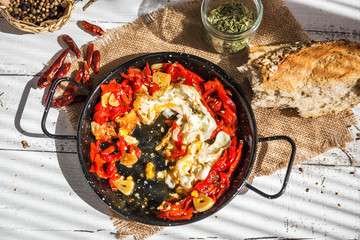 Fried eggs with peppers and rustic bread