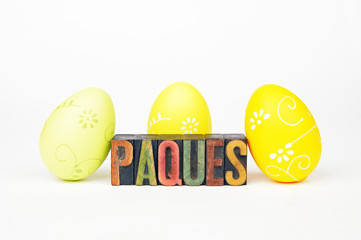 Joyeuses Paques / caracteres d'imprimerie en bois