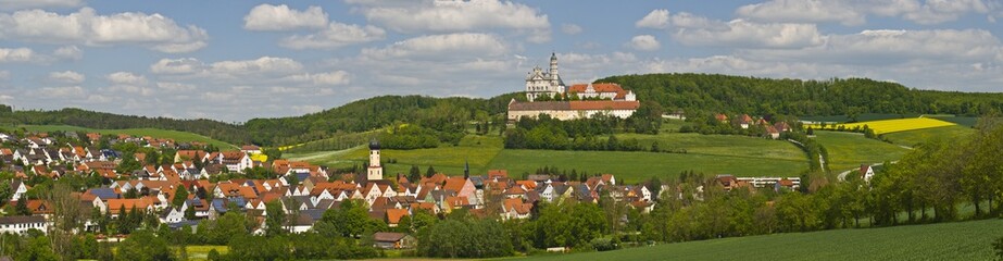 Neresheim mit Kloster und Kirche