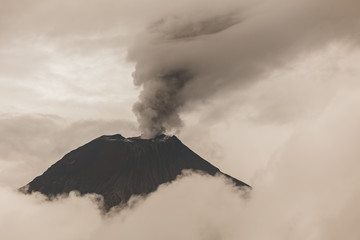 Pyroclastic Powerful Explosion, Tungurahua Volcano © APS