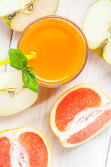 Juice of apples and red grapefruit.
