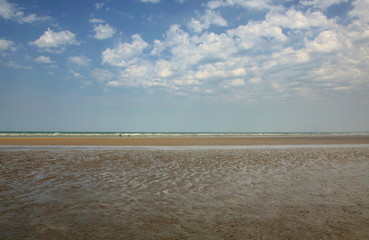 Sur les plages de la Manche.