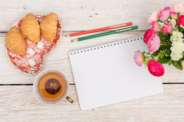 Breakfast, notes and flowers