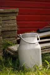 Milchkanne auf dem Land
