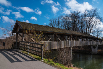 Fototapeta na wymiar Holzbrücke Mangfall Rosenheim