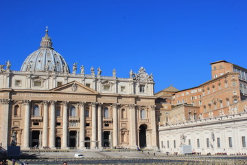 Fototapeta na wymiar Blick auf den Petersdom und die Sixtinische Kapelle im Vatikan (Rom)
