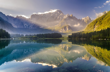 Jezioro w Alpach-Laghi di Fusine.Alpy Julijskie,Włochy