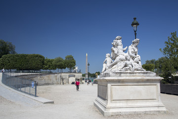 Скульптурная композиция в Саду Тюильри в Париже
