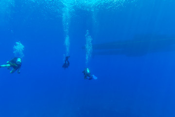 Fototapeta na wymiar Group of Divers near Boat Underwater