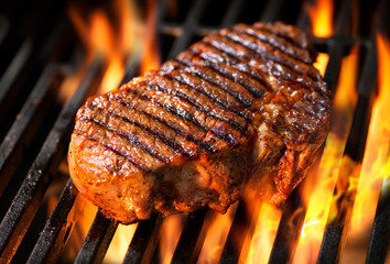 Steak de boeuf sur le gril