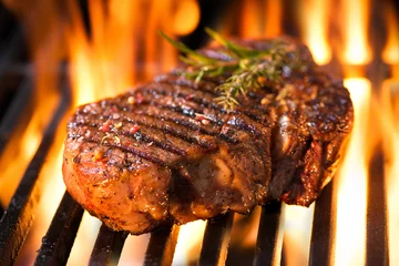 Crédence de cuisine en verre imprimé Grill / Barbecue Beef steak on the grill