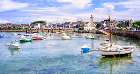 Fisherman's boats in the harbour of Roscoff, Brittany, France - obrazy, fototapety, plakaty