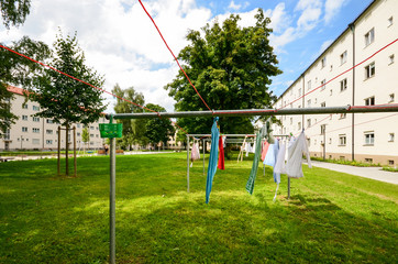 Wohnanlage Innenhof mit Wäscheleinen