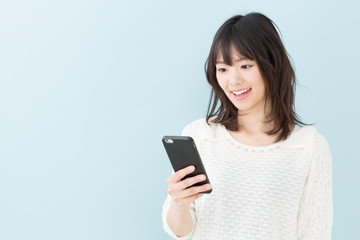 Naklejka premium attractive asian woman on blue background