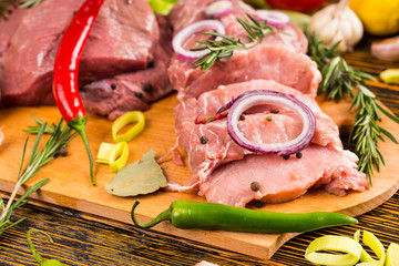 Peppers and onion with raw meat chunks