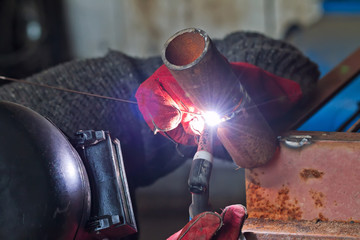 Welding control sample from a pipe of small diameter for proficiency testing by the method of...