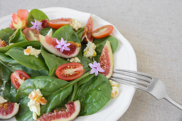 Go Green, Fig, Spinach and cheese salad
