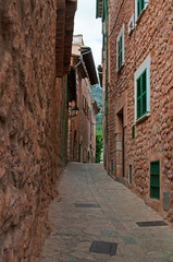 Fototapeta na wymiar Maiorca, Isole Baleari, Spagna: il centro di Fornalutx, un villaggio di montagna nel distretto di Soller, 13 giugno 2012