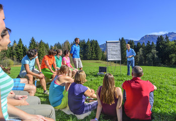 entspannte Atmosphäre bei einer Teambuilding-Maßnahme in der Ntaur
