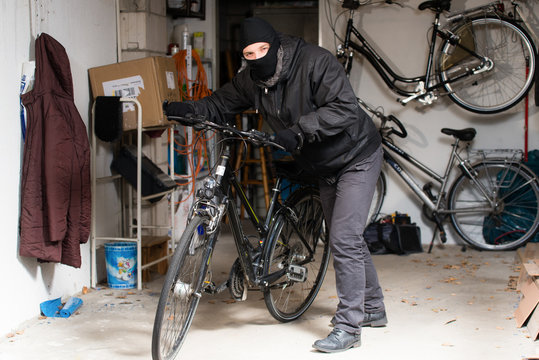 dieb stiehlt fahrrad aus garage